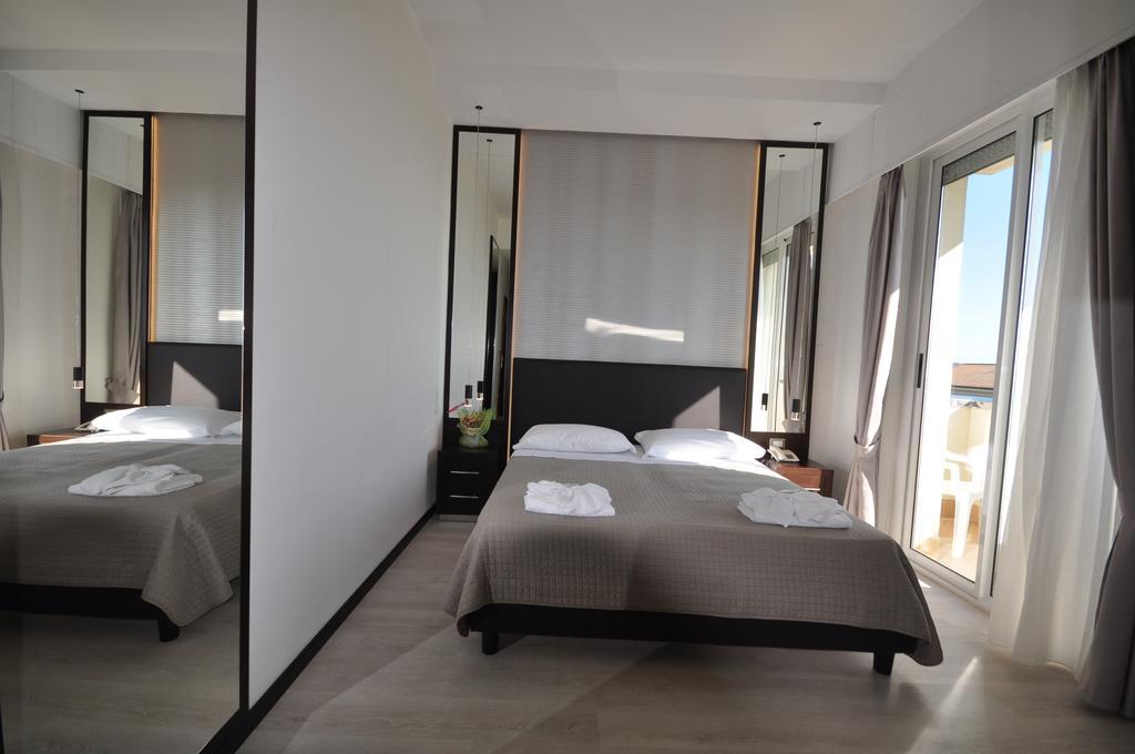 Hotel Adriatic&Beauty Rimini Extérieur photo